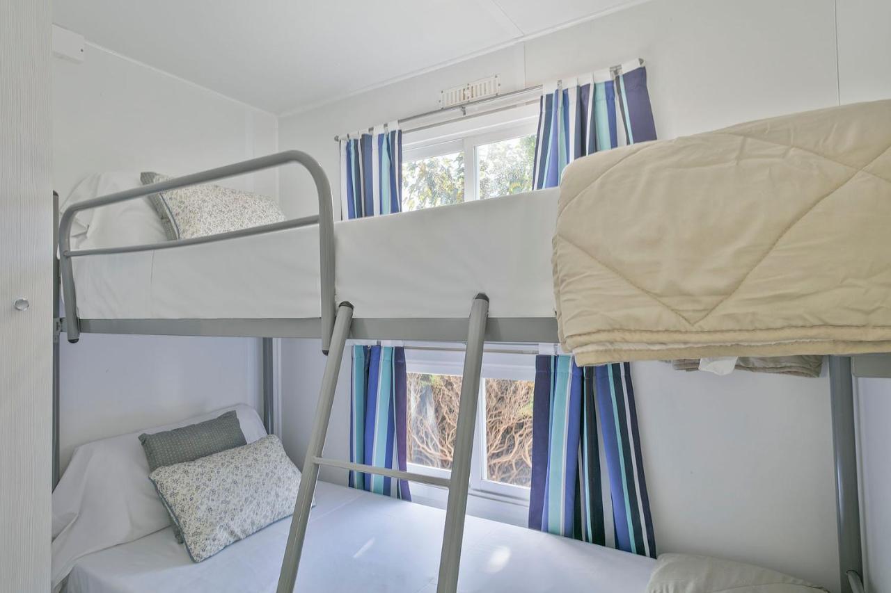 ל'אסטרטיט Camping Castell Montgri **** מראה חיצוני תמונה