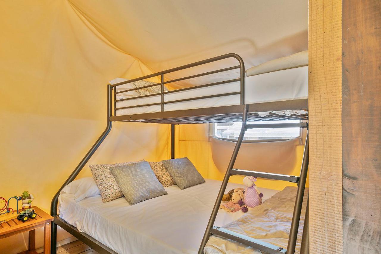 ל'אסטרטיט Camping Castell Montgri **** מראה חיצוני תמונה