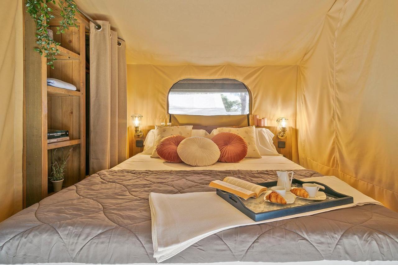 ל'אסטרטיט Camping Castell Montgri **** מראה חיצוני תמונה