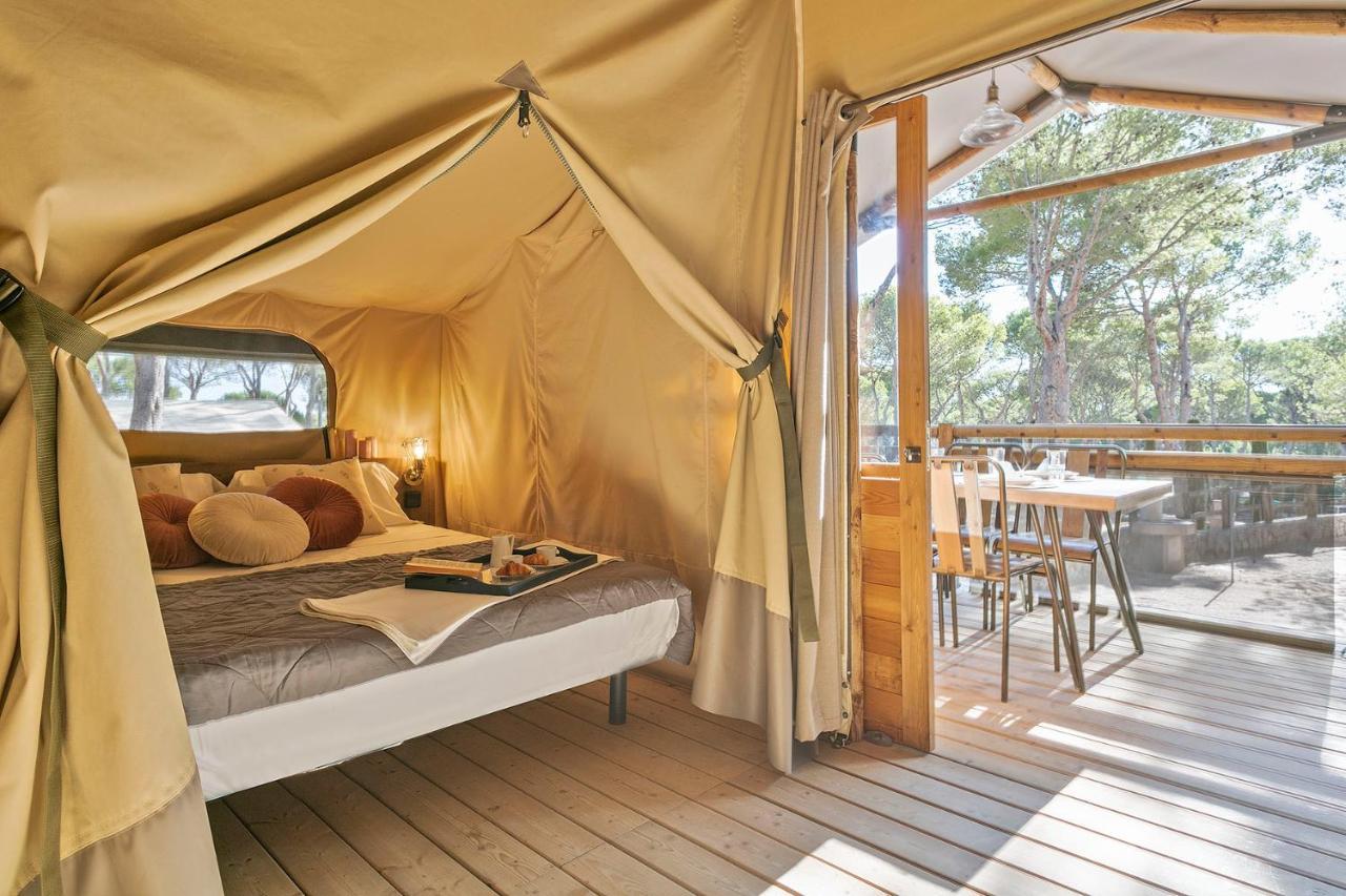 ל'אסטרטיט Camping Castell Montgri **** מראה חיצוני תמונה