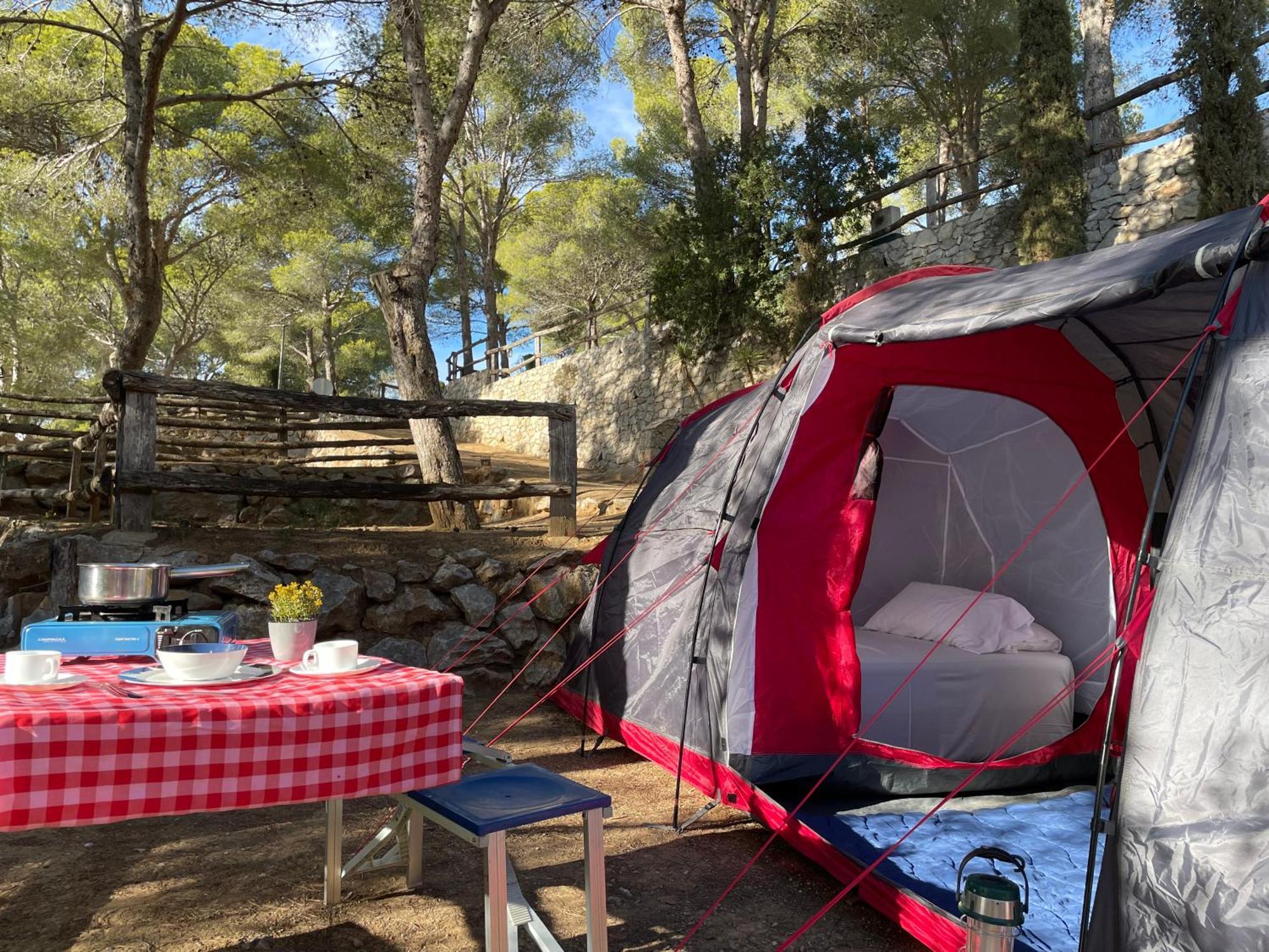 ל'אסטרטיט Camping Castell Montgri **** מראה חיצוני תמונה