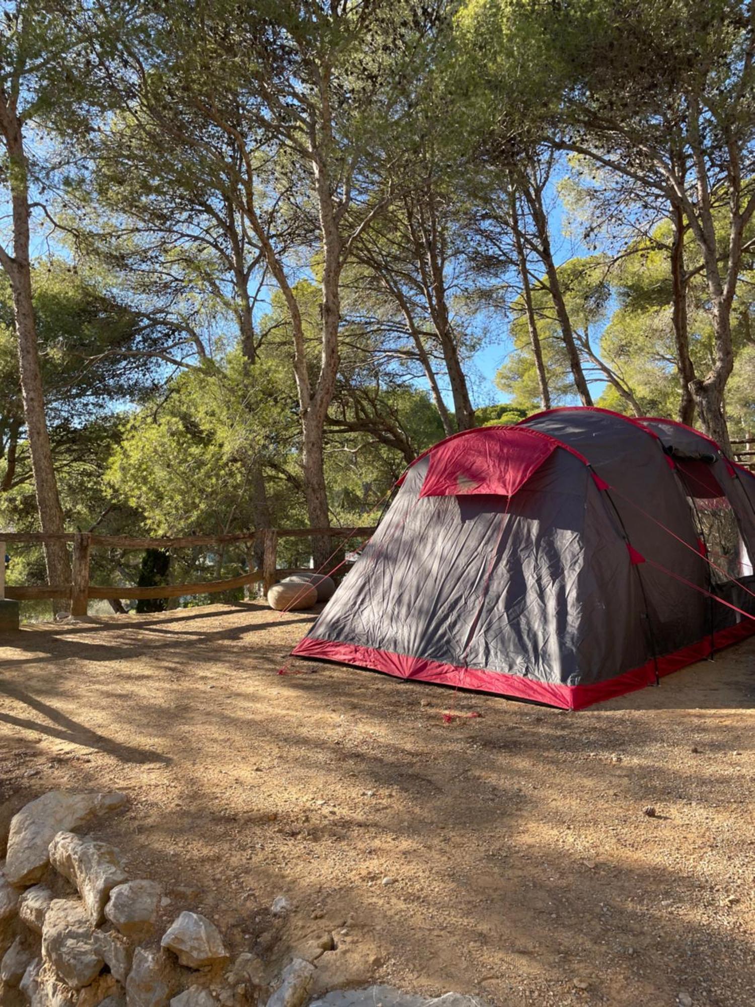 ל'אסטרטיט Camping Castell Montgri **** מראה חיצוני תמונה