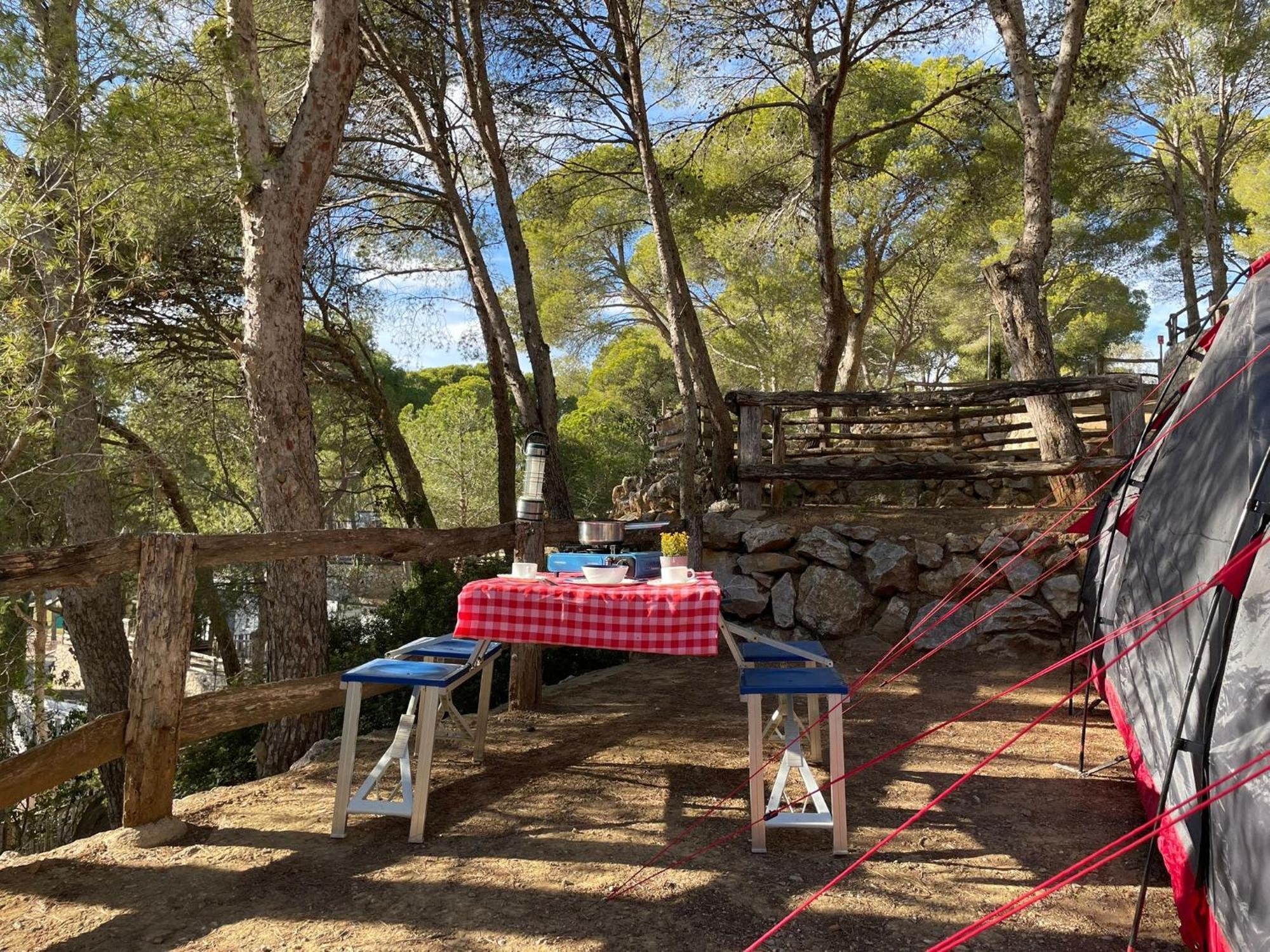 ל'אסטרטיט Camping Castell Montgri **** מראה חיצוני תמונה