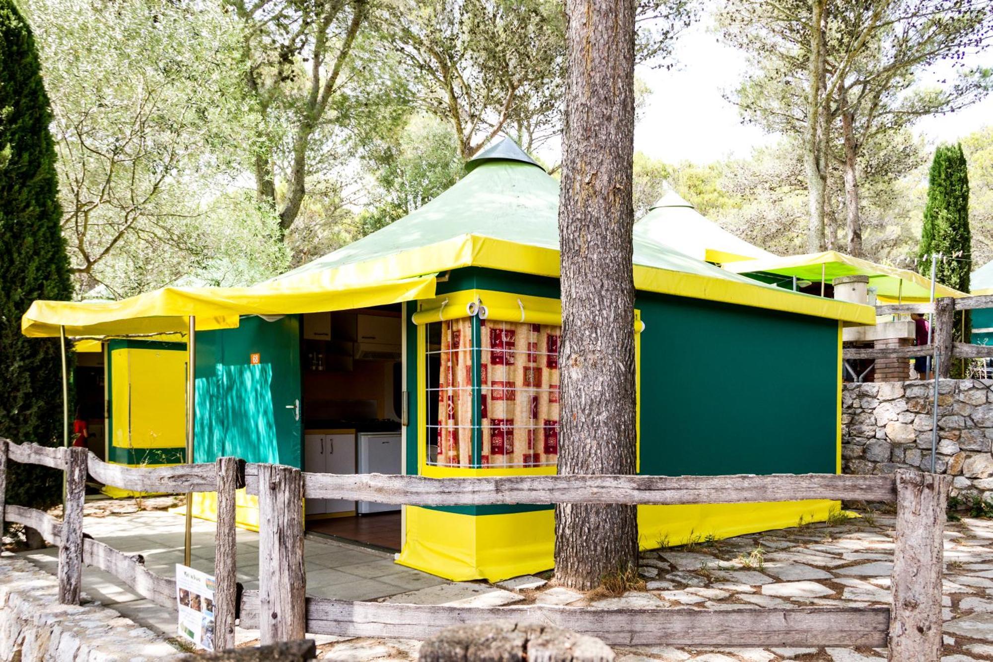 ל'אסטרטיט Camping Castell Montgri **** מראה חיצוני תמונה