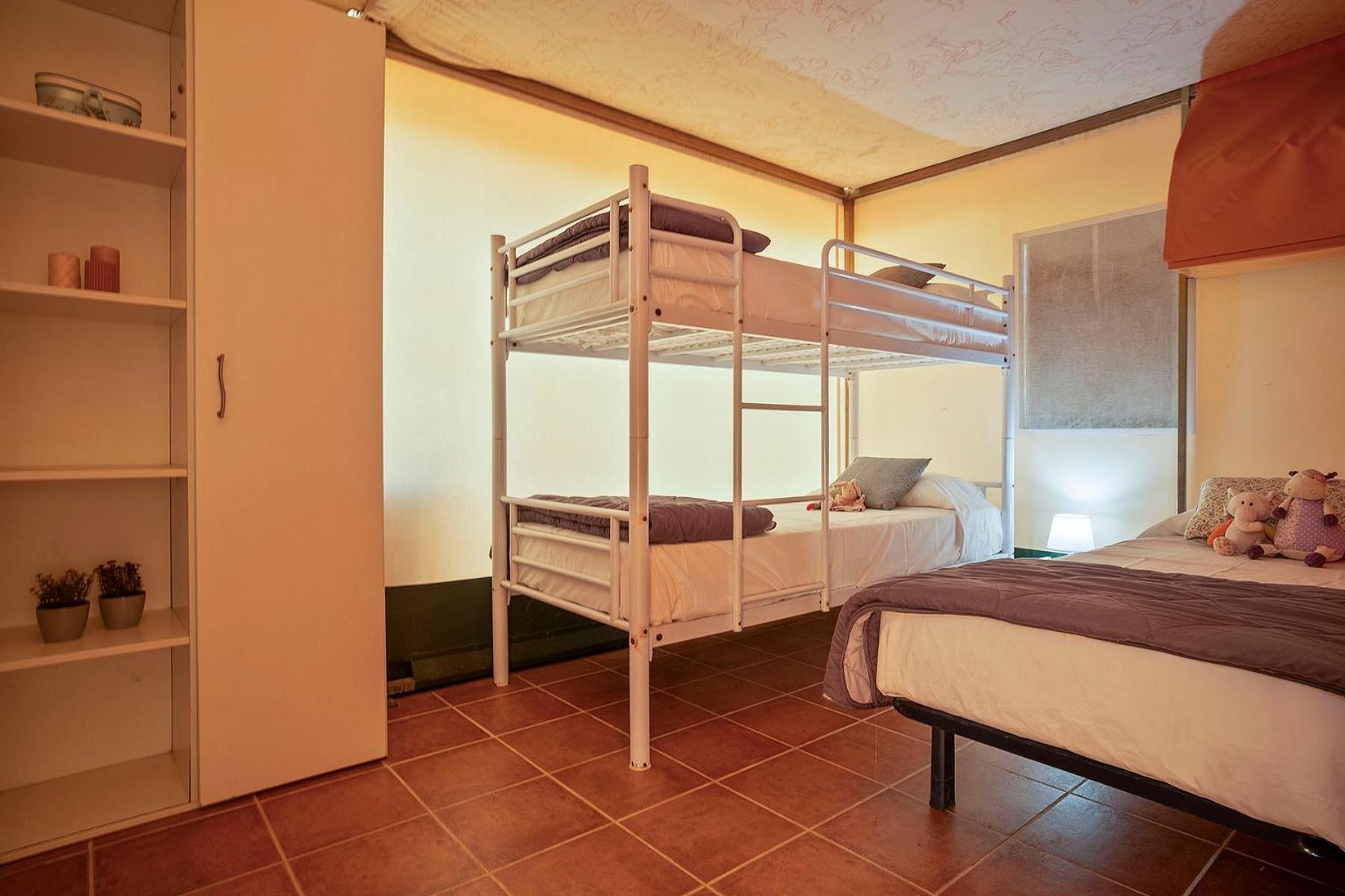 ל'אסטרטיט Camping Castell Montgri **** מראה חיצוני תמונה