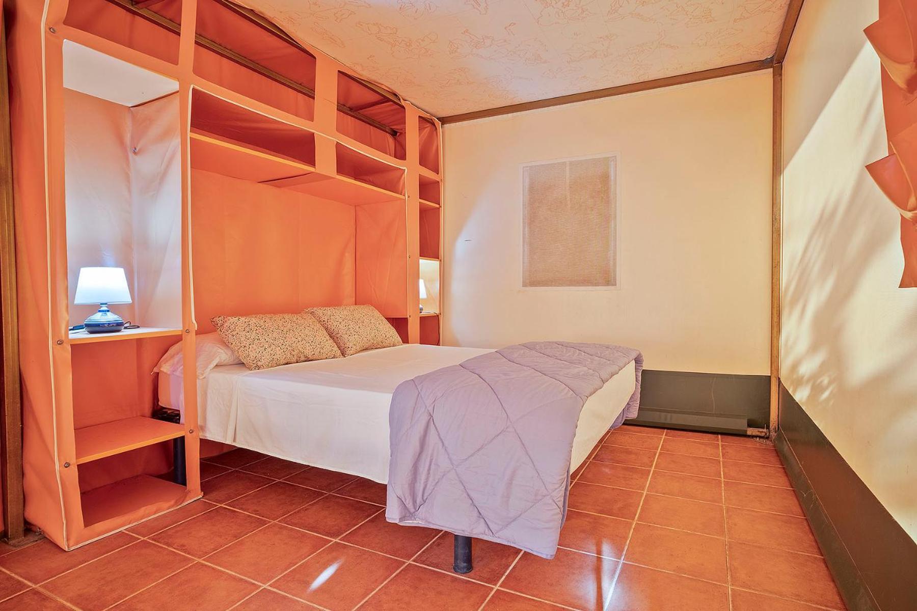 ל'אסטרטיט Camping Castell Montgri **** מראה חיצוני תמונה