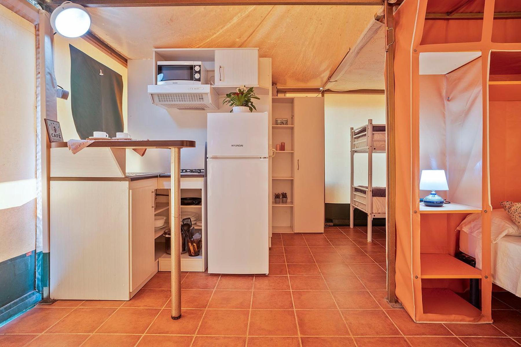 ל'אסטרטיט Camping Castell Montgri **** מראה חיצוני תמונה