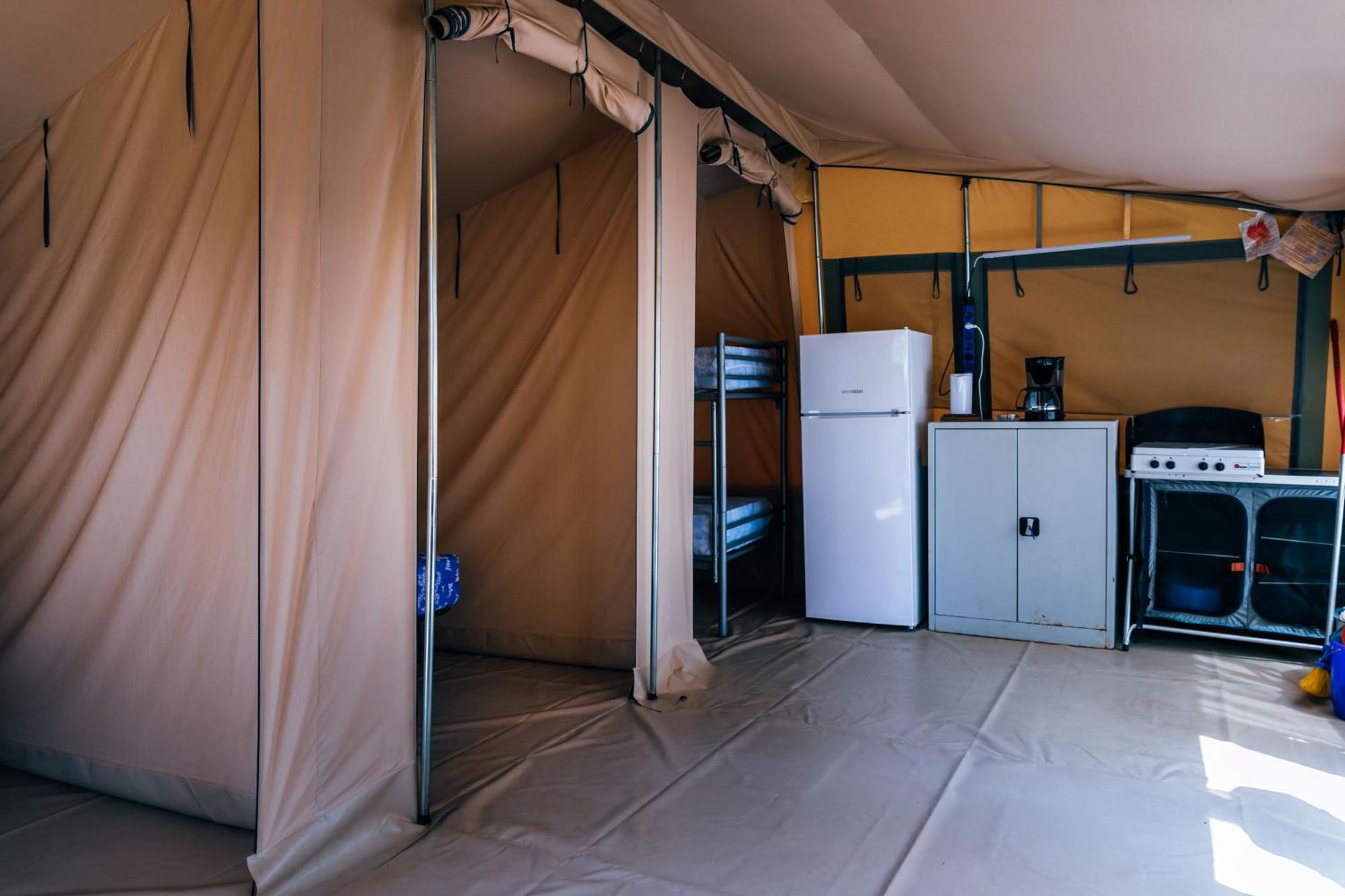 ל'אסטרטיט Camping Castell Montgri **** מראה חיצוני תמונה