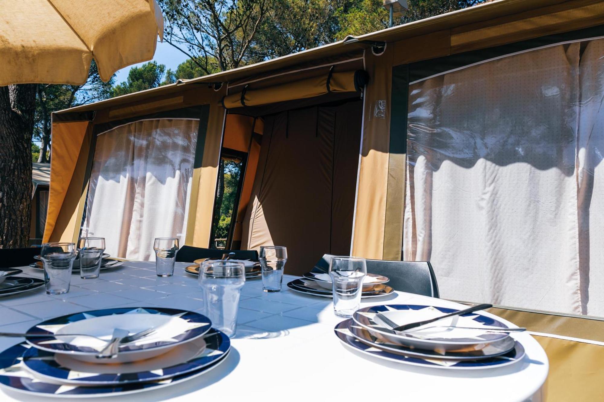 ל'אסטרטיט Camping Castell Montgri **** מראה חיצוני תמונה