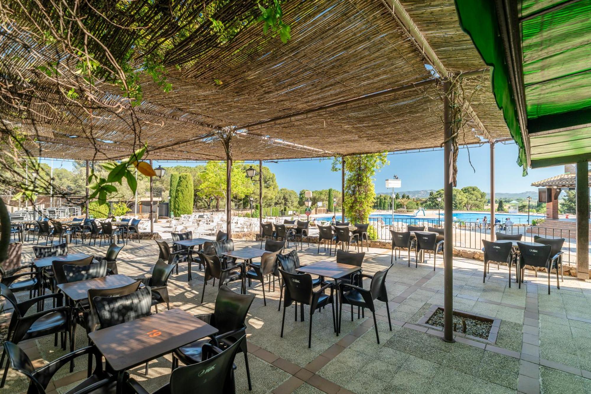 ל'אסטרטיט Camping Castell Montgri **** מראה חיצוני תמונה