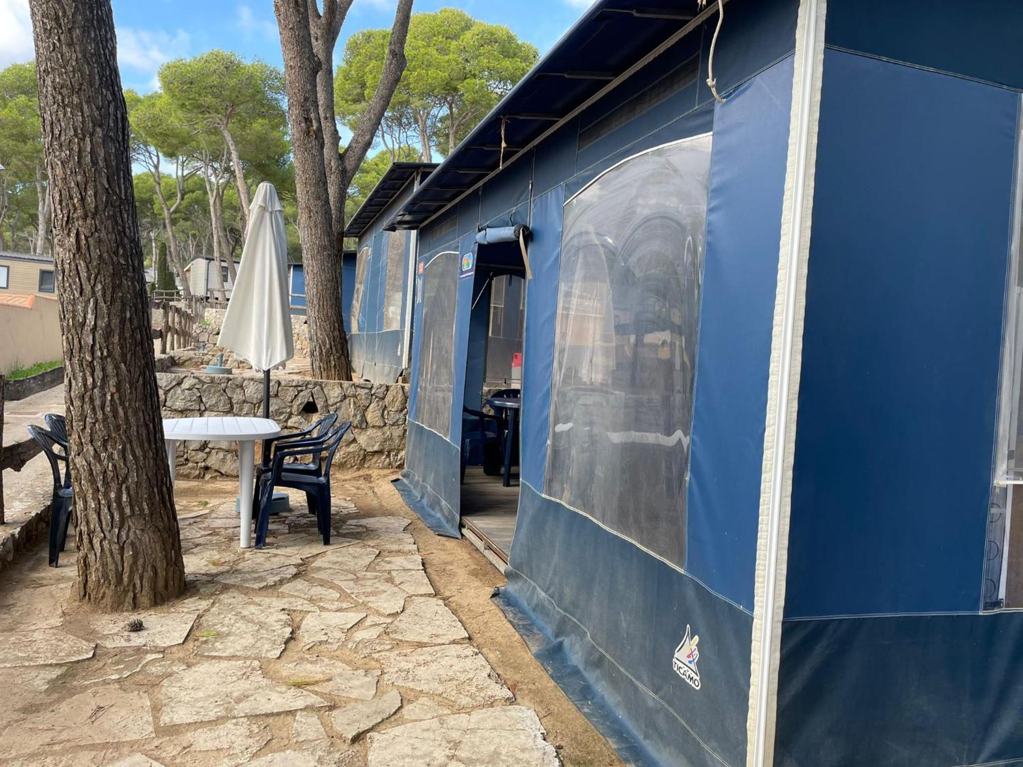 ל'אסטרטיט Camping Castell Montgri **** מראה חיצוני תמונה