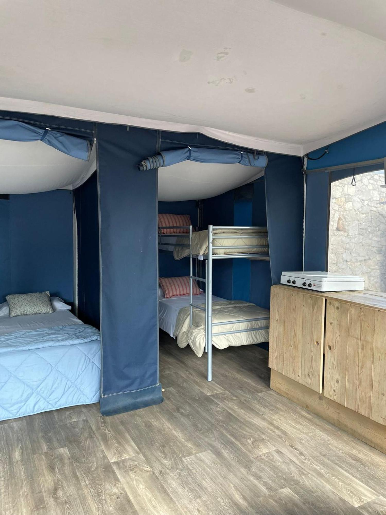 ל'אסטרטיט Camping Castell Montgri **** מראה חיצוני תמונה