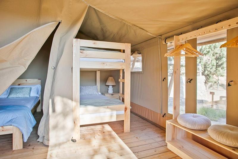 ל'אסטרטיט Camping Castell Montgri **** מראה חיצוני תמונה
