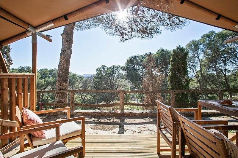 ל'אסטרטיט Camping Castell Montgri **** מראה חיצוני תמונה