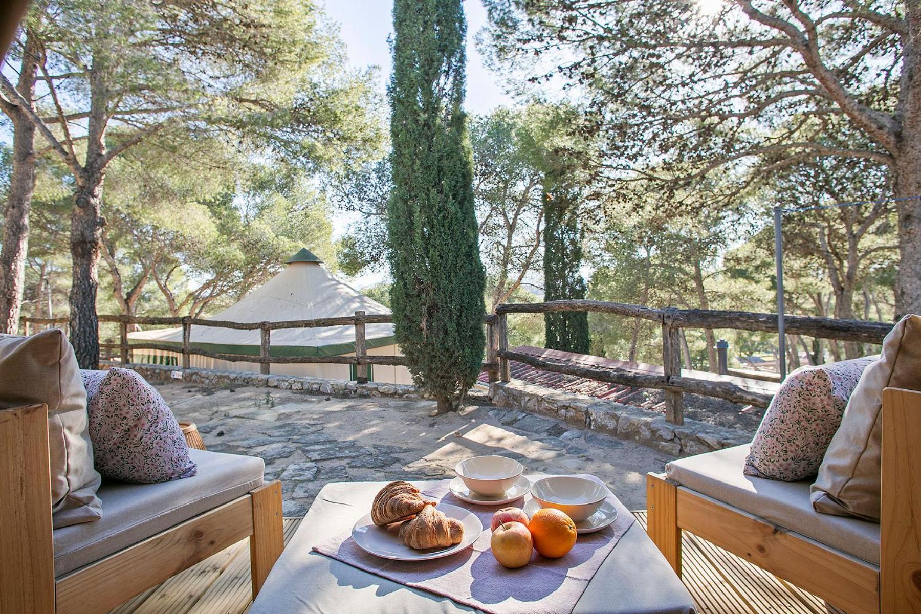 ל'אסטרטיט Camping Castell Montgri **** מראה חיצוני תמונה